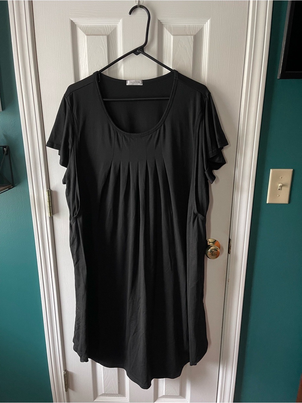 Black Pleated Scoop Nursing Gown